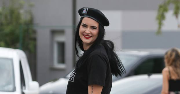Vukovar: Mnogobrojni obožavatelji Thomsona uoči današnjeg koncerta u Vukovaru su dan iskoristili za posjetu Vodotornja