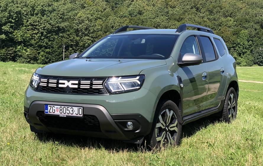 Dacia Duster na testu: Ovaj auto s razlogom je prodajni hit, a može biti i solidan terenac
