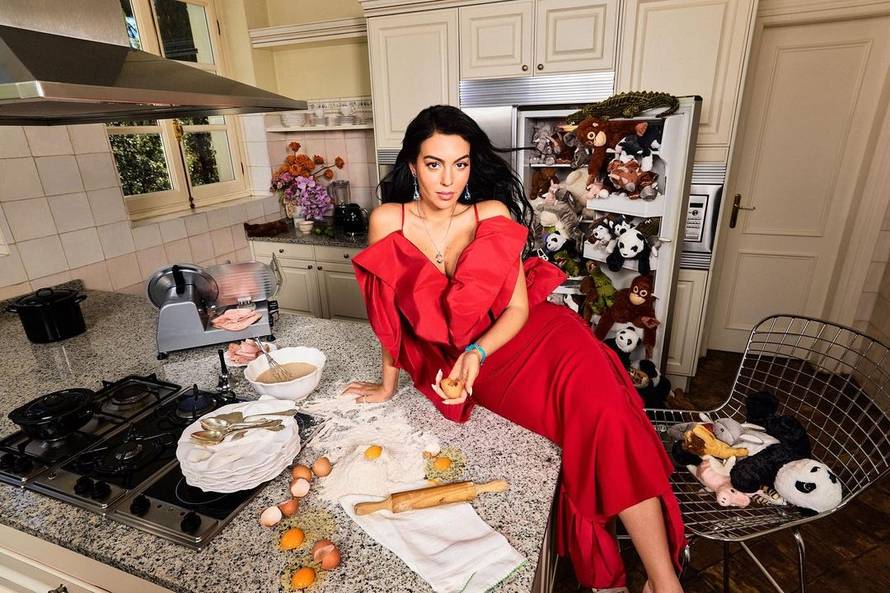 Ronaldo je Georginu upoznao u dućanu i zaljubio se. Trebali su dobiti blizance. Sin nije preživio