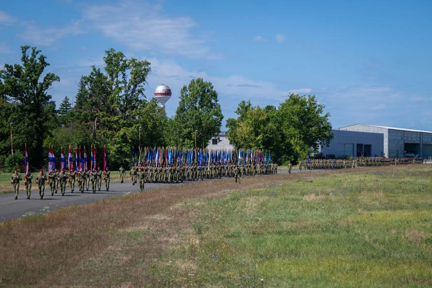 Velika Gorica: Uvježbavanje pješačkih postroja Hrvatske vojske za svečani vojni mimohod