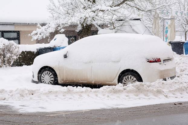 Snijeg je prekrio Sisak 
