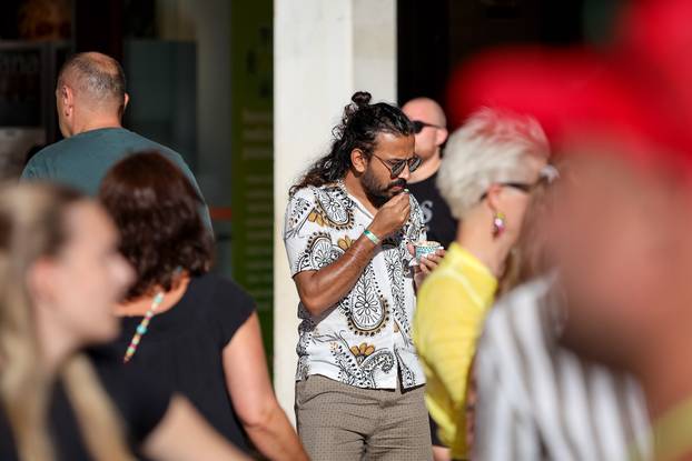 Zadar: Velik broj turista "okupirao" je središte grada