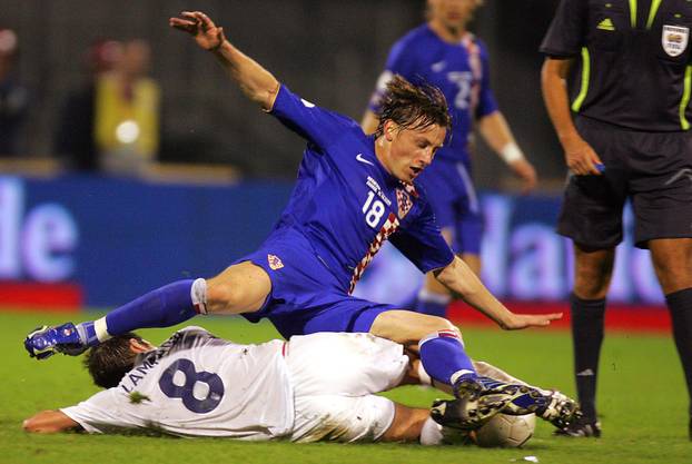 ARHIVA - 2006. Zagreb: Vatreni i "maksimirska krtica" srušili su Englesku 