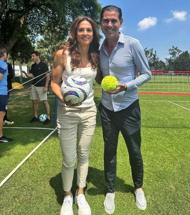 FOTO Slavna tenisačica prkosi godinama. Zavela Trumpa, a sad ljubi 18 godina mlađeg?