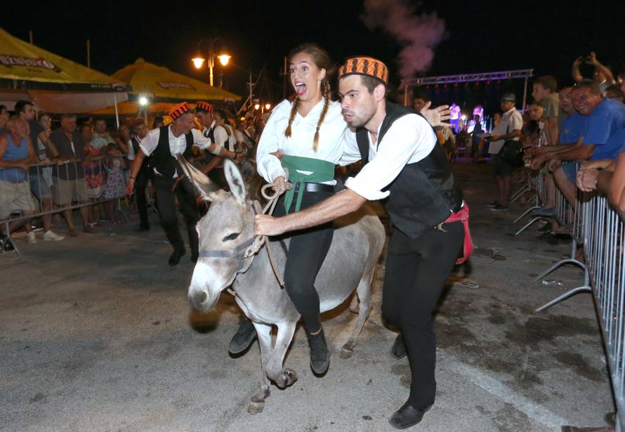 Utrka u Tribunju: Magarcu dala ime svojeg dečka pa pobijedila