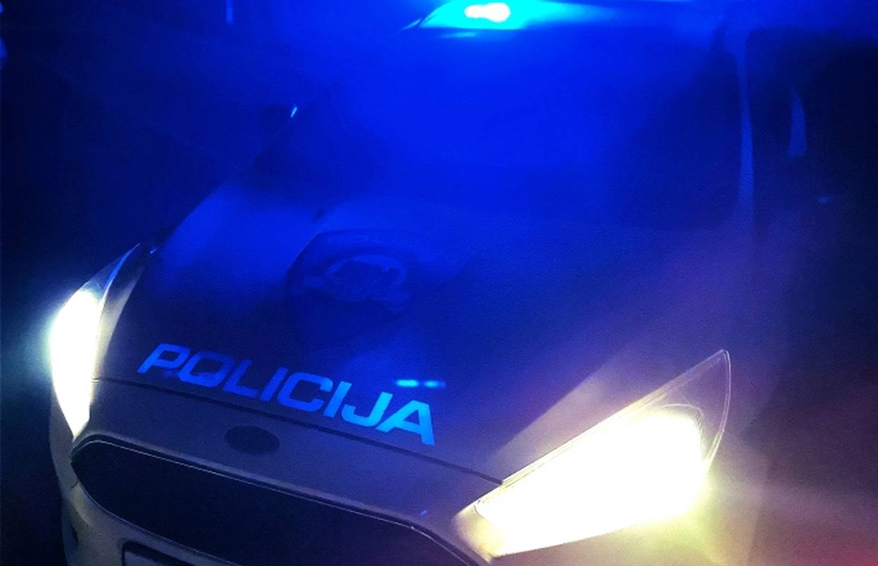 U Puli napadao ljude škarama, odredili mu istražni zatvor