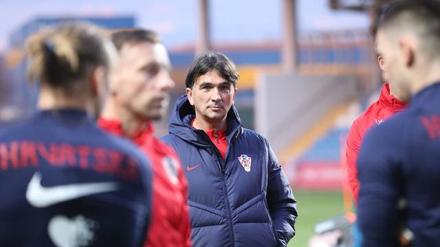 Hrvatski nogometni reprezentativci odradili trening u Dugopolju