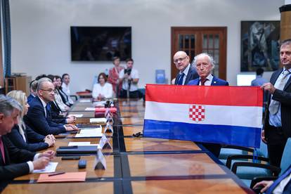 Zagreb: Autohtona - Hrvatska stranka prava predala listu za parlamentarne izbore