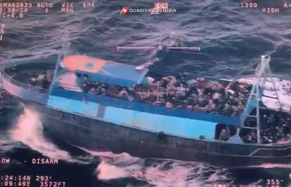 VIDEO Velika spasilačka akcija u Italiji: Obalna straža s tri broda spasila više od 1000 migranata