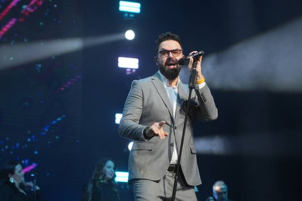 Beograd: Petar Grašo održao je u Sava centru koncert u sklopu regionalne turneje "Volim i postojim" povodom 30 godina karijere