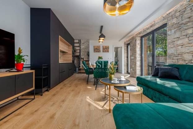 FOTO Ova vila sagrađena od kamena starog 120 godina, a cijena je prava sitnica