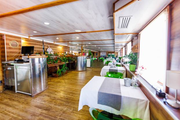 FOTO Zavirite u prvi brod-hotel u Hrvatskoj: Noćenje na ovom brodu u Rijeci ima posebnu čar