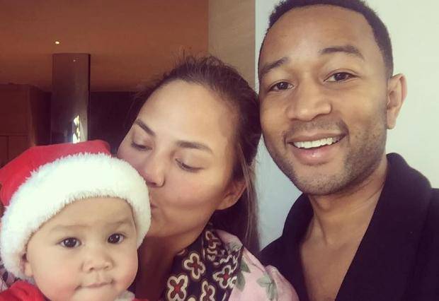 John Legend otkrio: Naša Luna zbog poklona počela je puzati