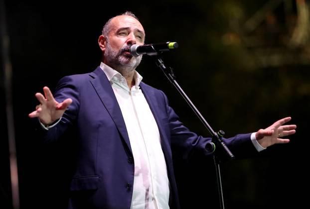 Koncert "Imotski ne zaboravi" na kojem nastupaju Bulić, Zečić i Thompson