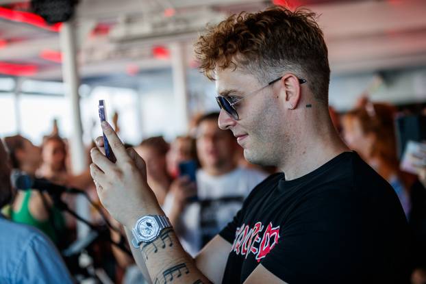 Split: Trajekt Oliver na kojem se održava koncert za vrijeme plovidbe do Vela Luke