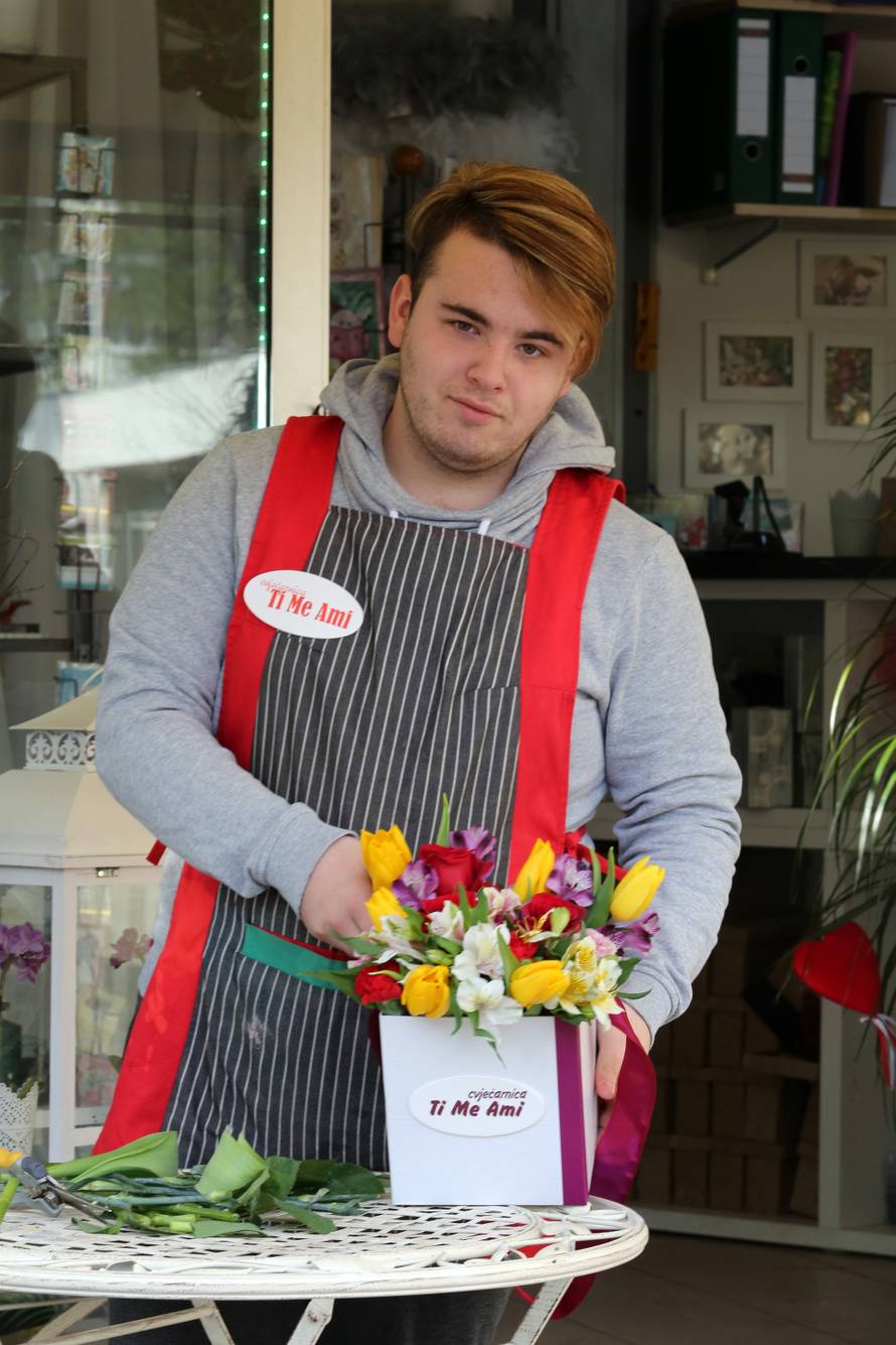 Gazdina kći čestitala rođendan svom cvjećaru: Podijelila je par fotografija, ali i zanimljiv detalj