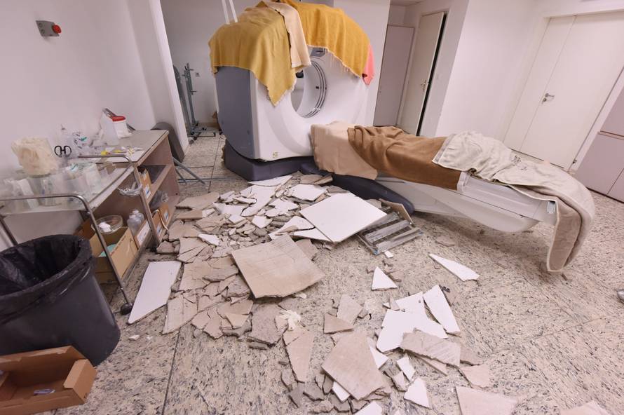 Komadi teški i do 3 kg: Urušila se žbuka u bolnici u Šibeniku