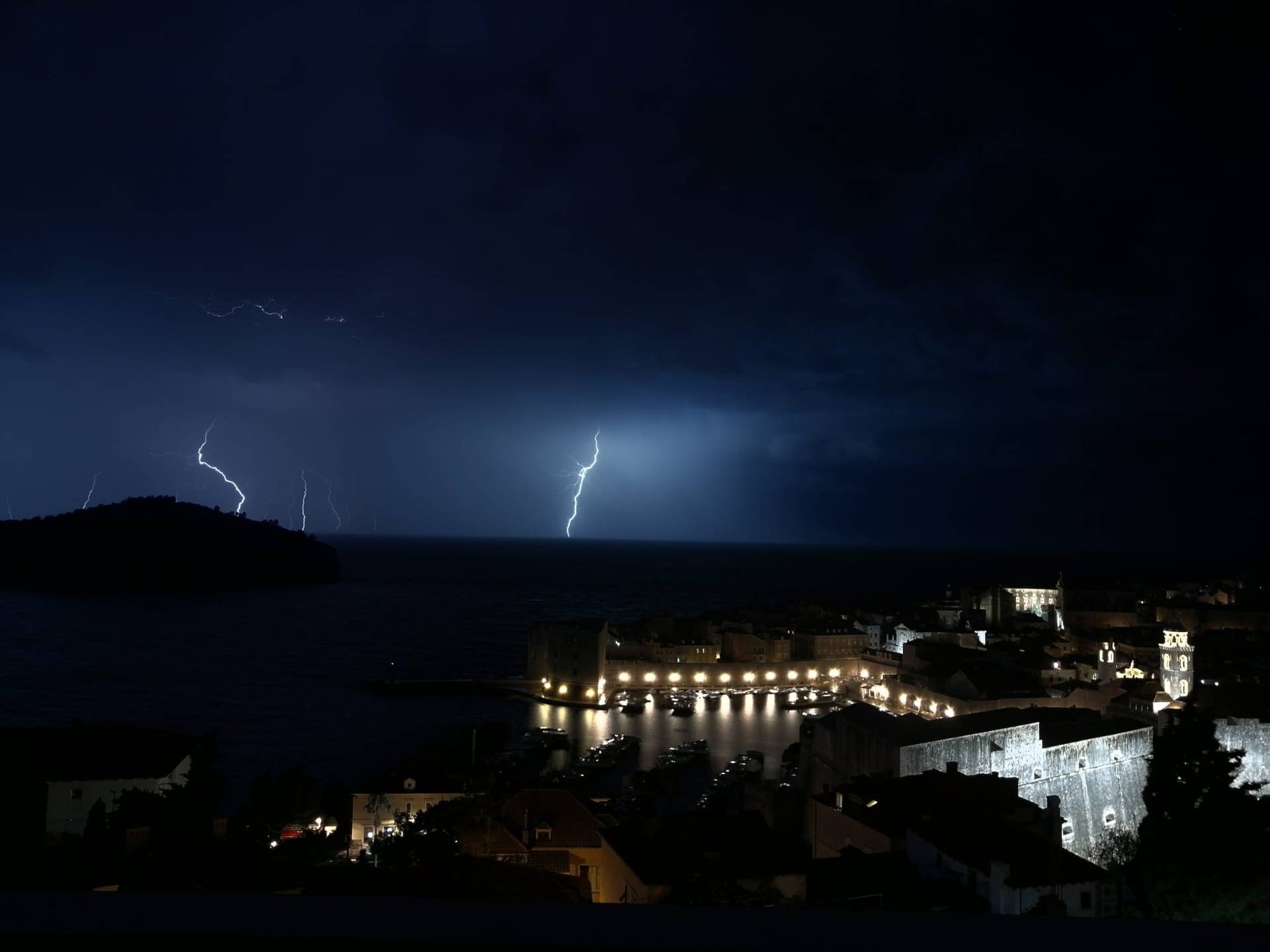 Nebo iznad Dubrovnika: Čekao sam pravi moment pa opalio!