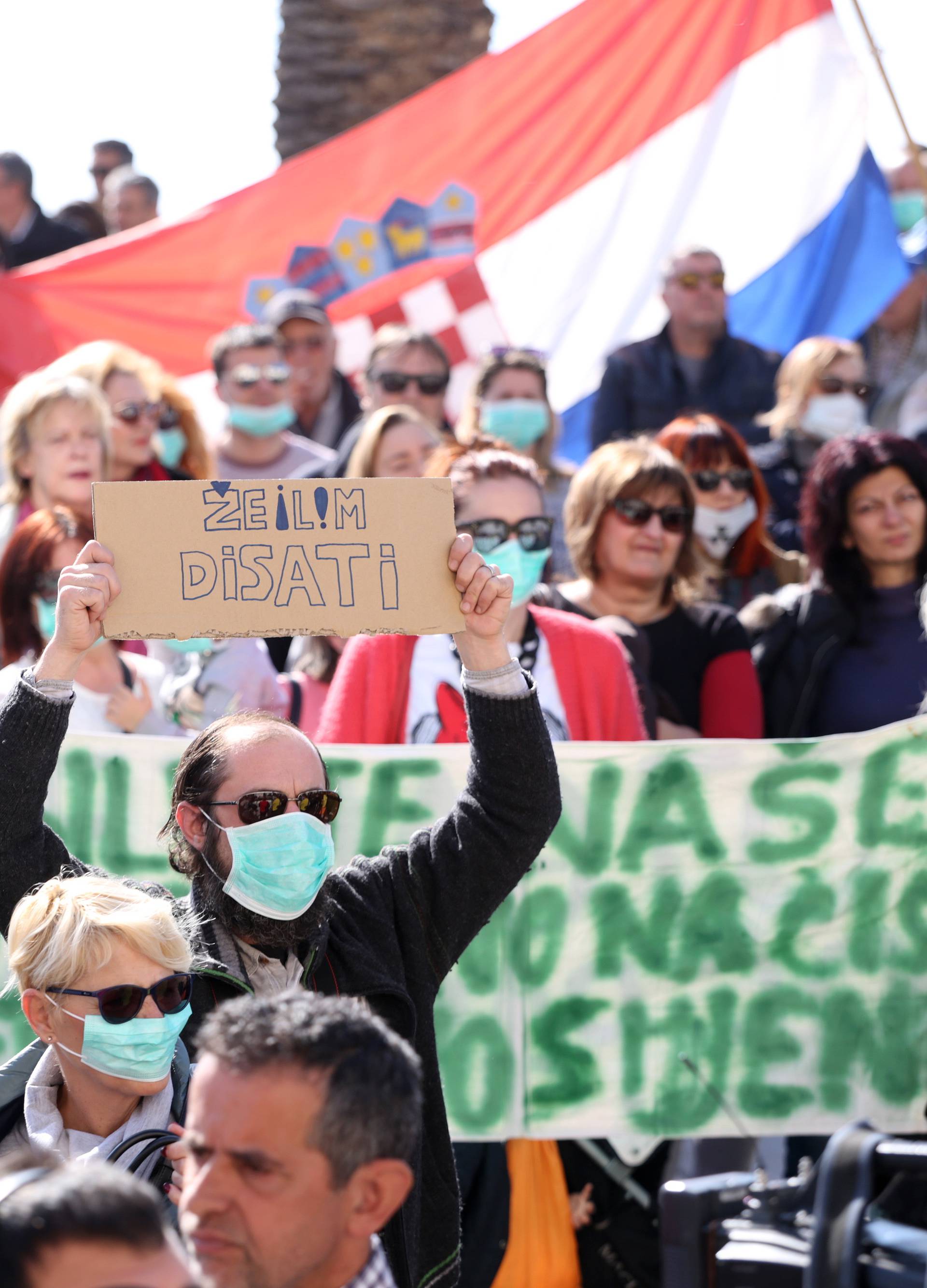 Splićani nose maske: 'Želimo stručnu sanaciju Karepovca'