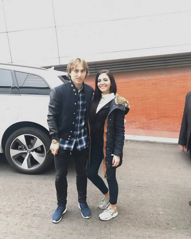 FOTO Vruća navijačica žali zbog odlaska Modrića: Kad ne nosi njegov dres, voli nositi tangice