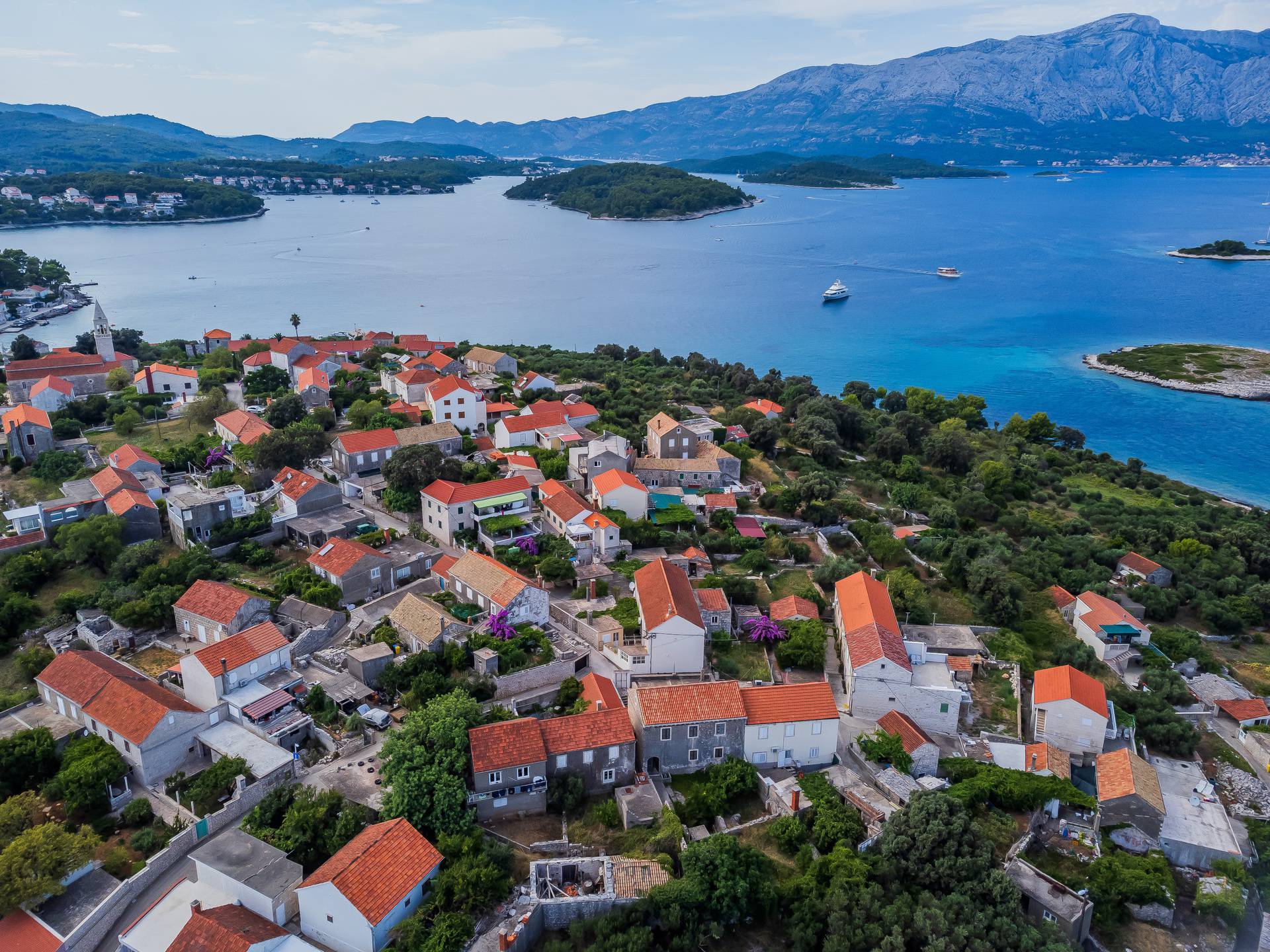 Na plaži Bilin Žal kod Lumbarde svatko može pronaći svoj komadić raja