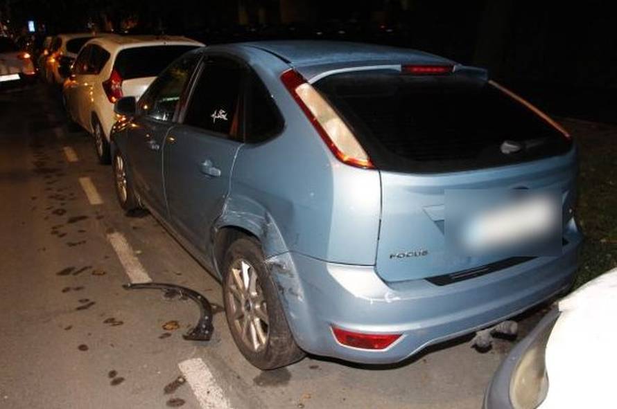 FOTO Vozačica (44) naletjela na pet parkiranih automobila na Trešnjevci. Bila je pijana...