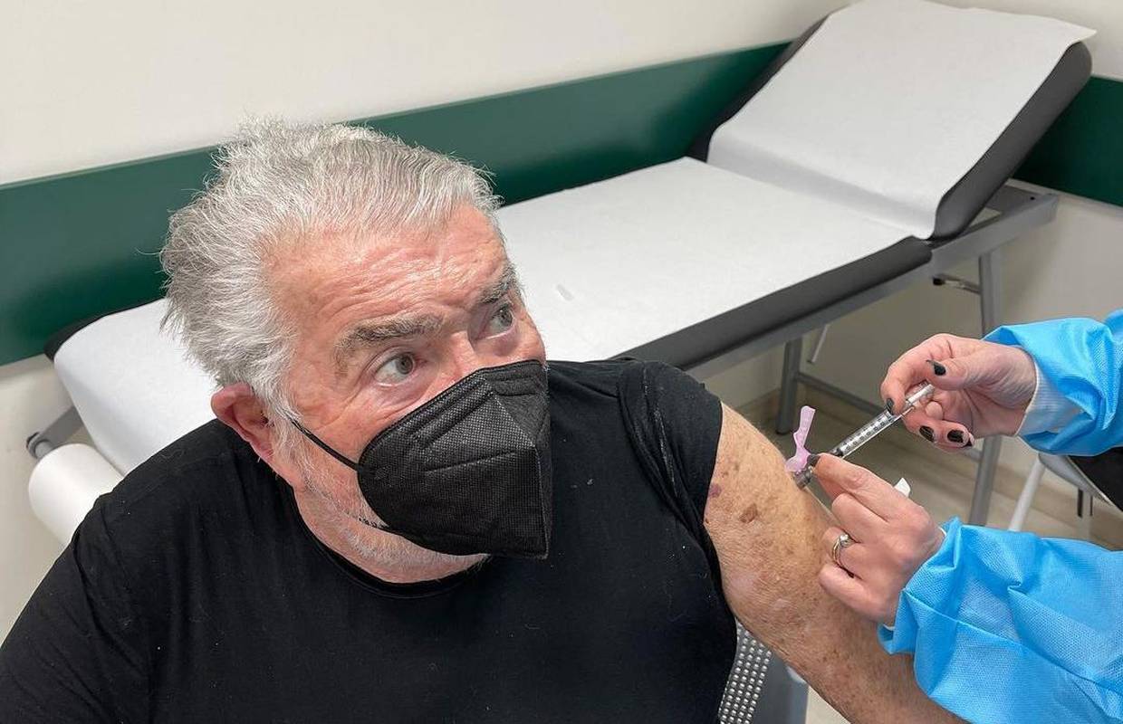 Cavalli se cijepio protiv korone: 'Od danas sam puno smireniji'