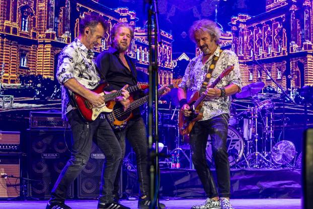 Pula: Parni valjak održao koncert u prepunoj Areni 