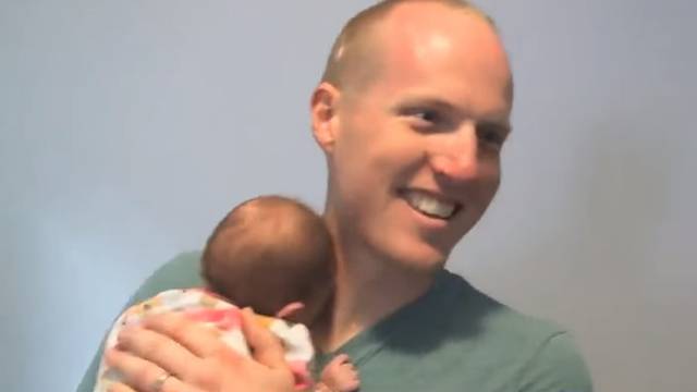 Policajac snimio trudnicu kako se drogira i  usvojio njeno dijete