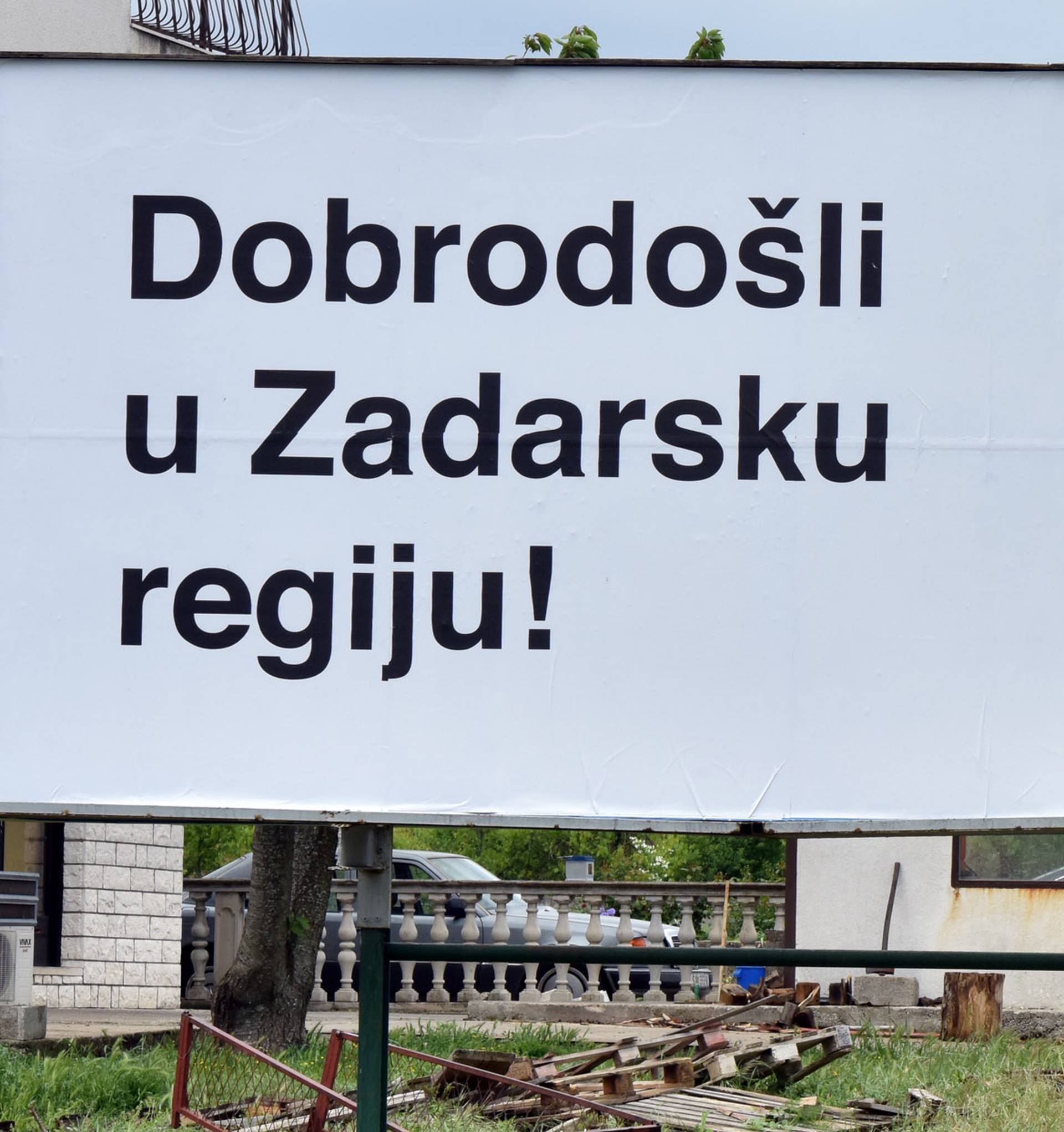 'Dobrodošli u Zadarsku regiju': Plakat osvanuo kraj Šibenika