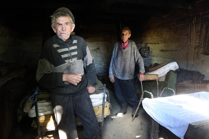 Dva brata žive u šumi kod Gline: 'Treba nam samo jedna žarulja'