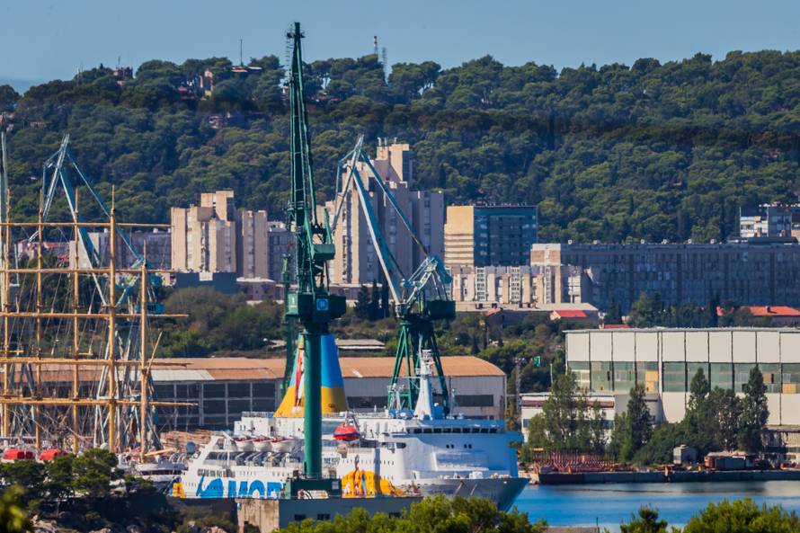 Pogled na brod Moby Drea koji se i dalje nalazi u splitskom škveru