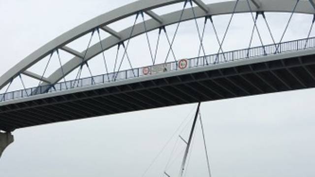 Opet zapela jedrilica na mostu Ždrelac: 'Čuo se strašan zvuk'