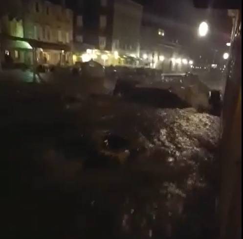 Video: Zastrašujuća bujica na Hvaru nosila je sve pred sobom