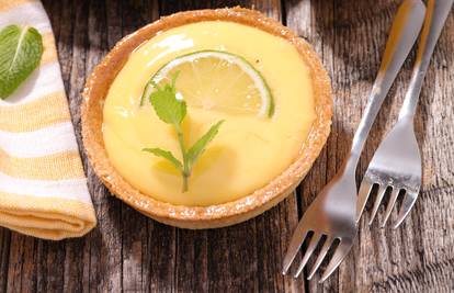 Odličan recept za osvježavajući mini tart od limuna i keksa
