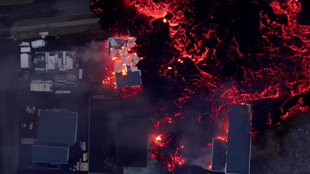 VIDEO Zastrašujuće snimke iz zraka s Islanda: Uzavrela lava guta kuće i ulice u Grindaviku