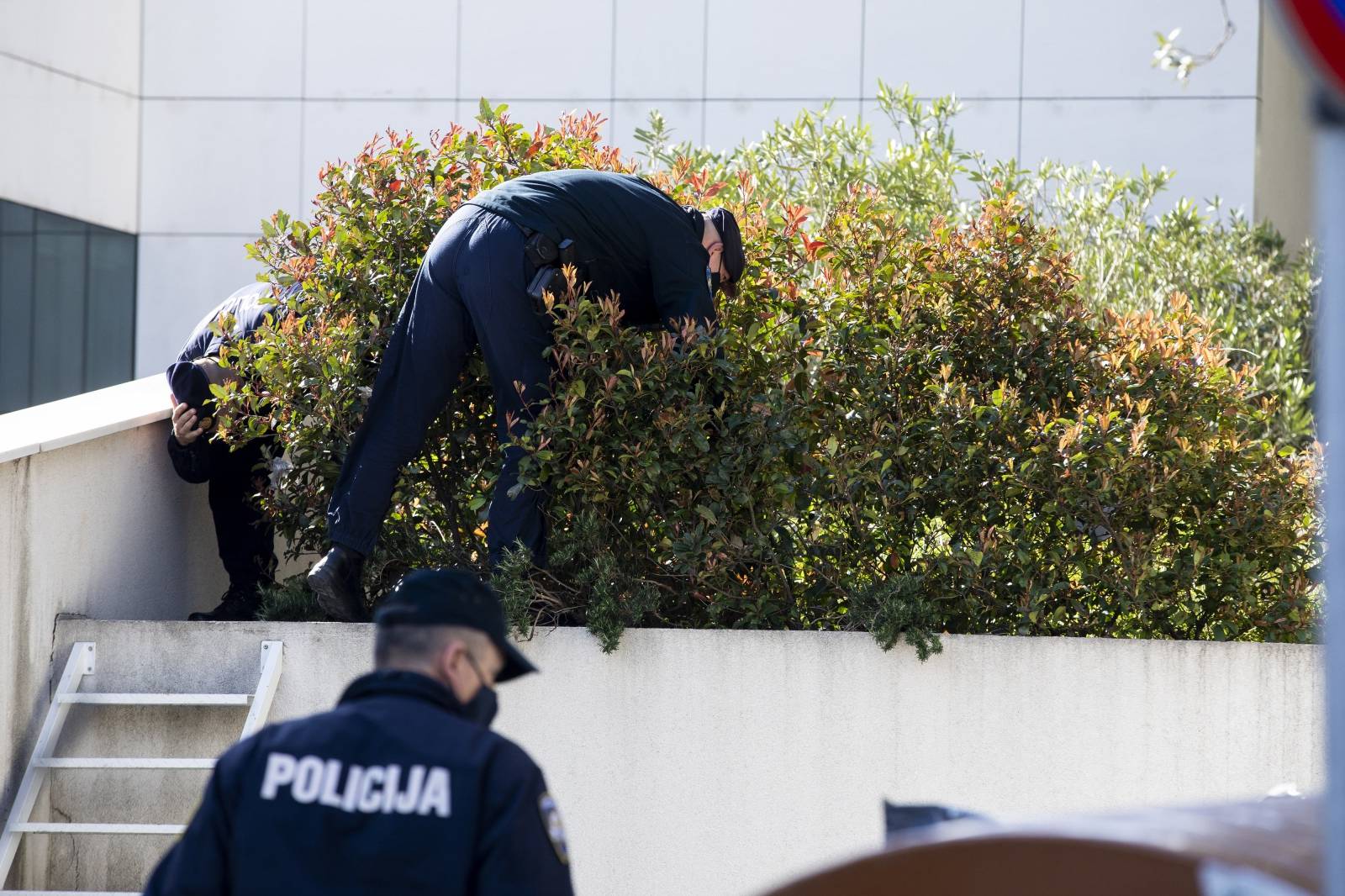 Split: Muškarac kombijem blokirao ulaz u Agram banku