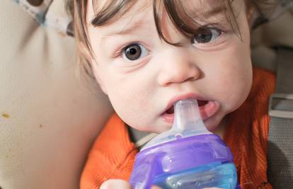 Pazite da dijete ne dehidrira: Nudite mu vodu, ali ne sokove
