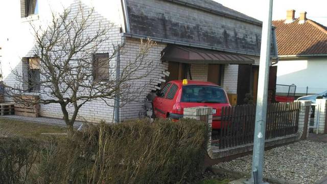 Vozačica (81) sletjela s ceste u Šenkovcu i zabila se u kuću