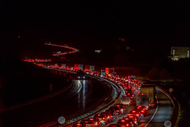 Brinje: Velika kolona vozila ispred tunela na autocesti A1 