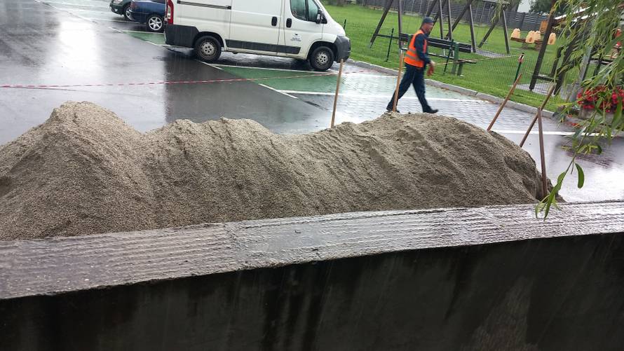 Rekordan vodostaj Mure, raste vodostaj Save u Rugvici. Drava ozbiljno prijeti dijelu Podravine