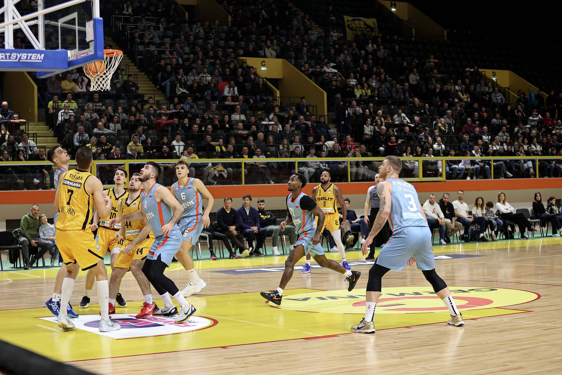 Split: Utakmica 14. kola državnog prvenstva košarkaša KK Split- Cedevita 