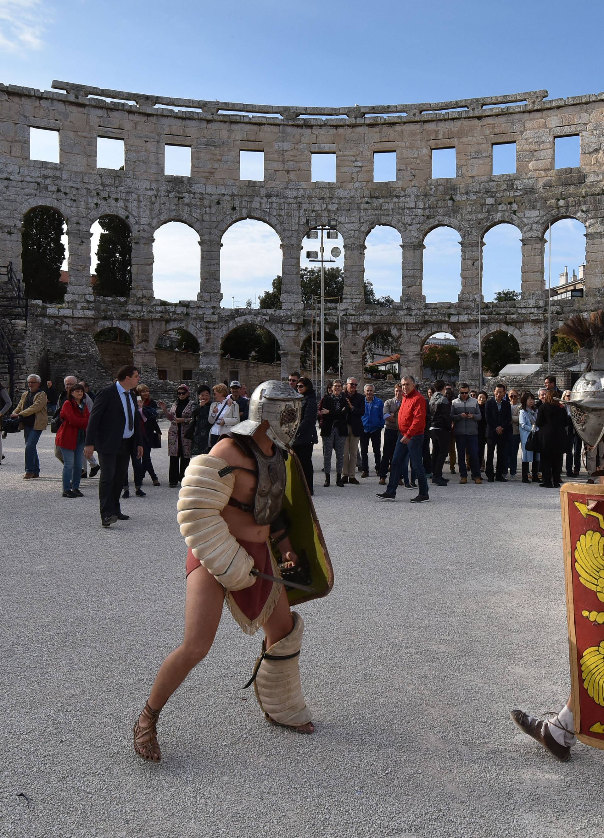 Gladijatori su opet u Areni, ali sada se bore s diplomatima