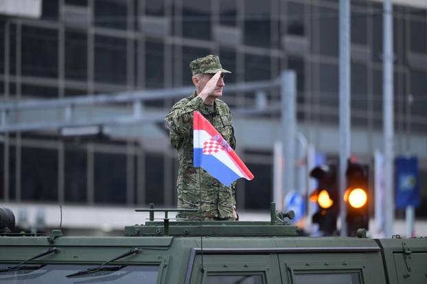 Zagreb: Generalna proba svečanog vojnog mimohoda