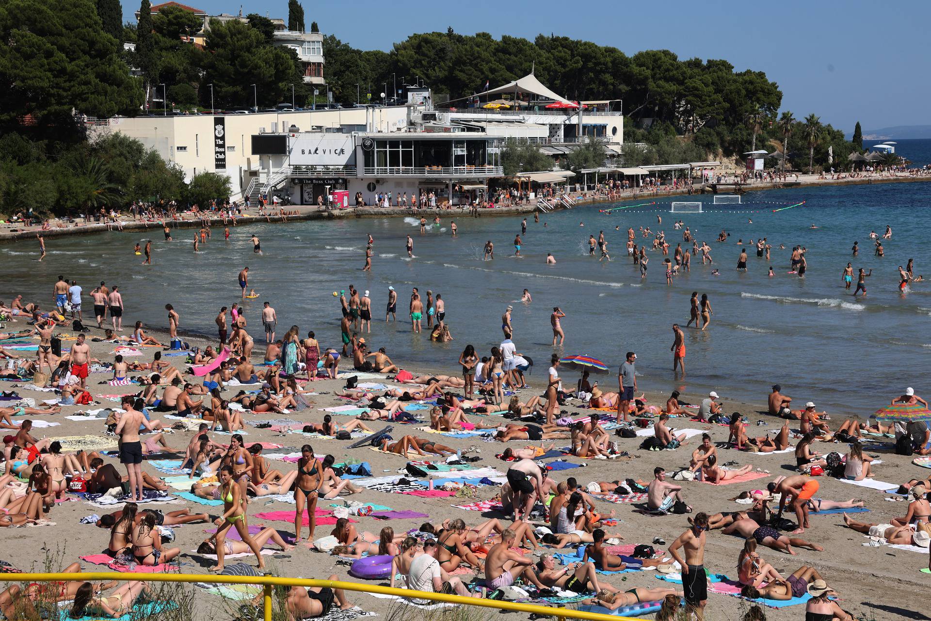 Split: Gužva na najpoznatijoj gradskoj plaži Bačvice