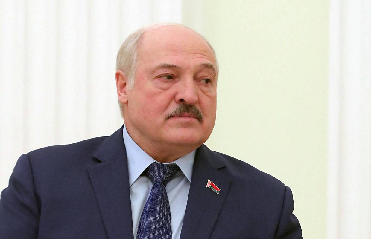 Lukašenko želi da svi Bjelorusi znaju rukovati oružjem: 'Takva su vremena, situacija nije laka'