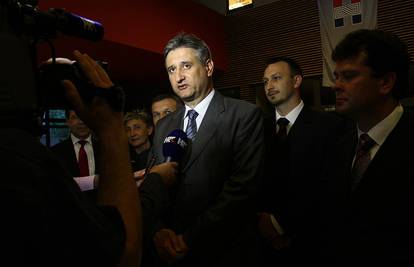 Karamarko: Poruka s plakata mi je apsolutno jasna i u redu 