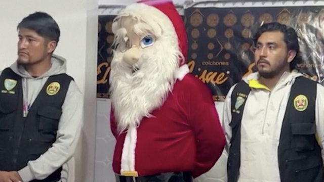 VIDEO Djed Mraz na 'tajnom' zadatku: Peruanskoj policiji pomogao uhvatiti dva dilera
