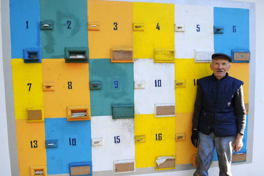 Pčele u veš-mašini: Slavonski pčelar radi jedinstvene košnice