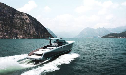 Talijanski &ldquo;beach club na moru&rdquo;: Bellini Astor 36 sti&zcaron;e na Jadran